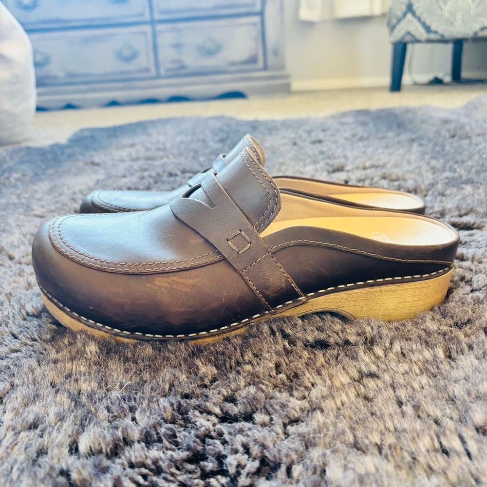 Dansko Brown Leather Clog Mules - Picture 9 of 10